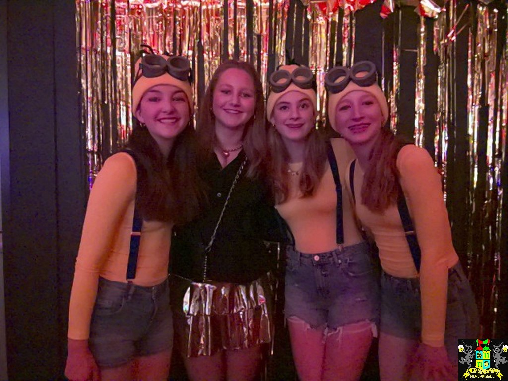 ../Images/Jeugd Opwarmbal Photobooth 051.jpg